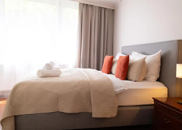Hotel Attaché